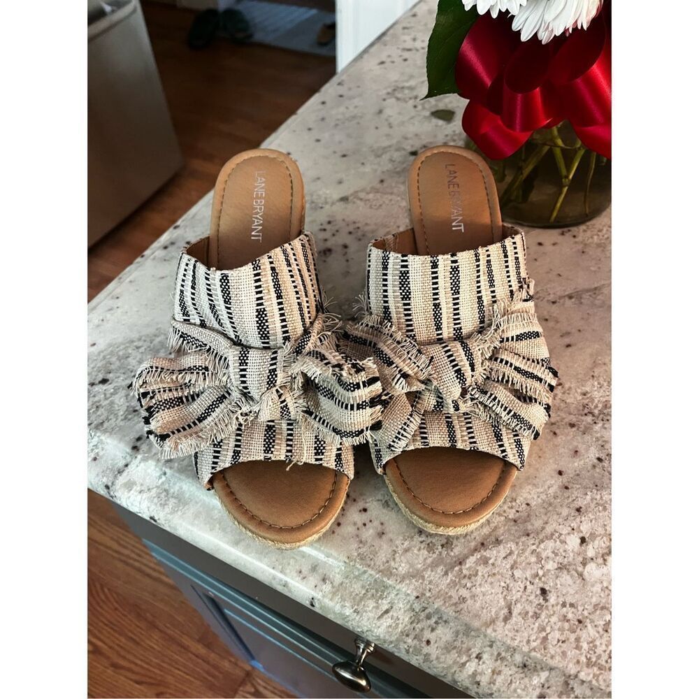 Lane Bryant Tan & Black Oversized Bow Wedge Sandals sz 10 EUC